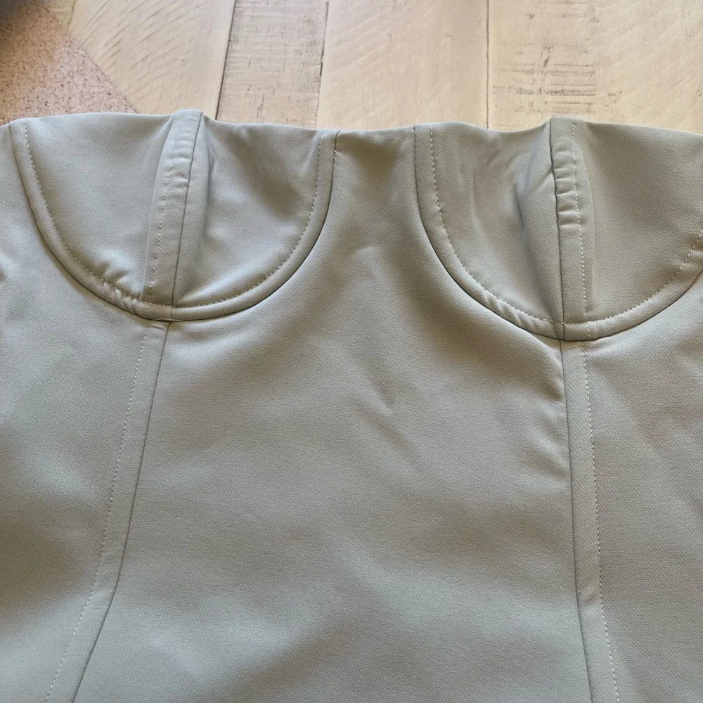 LA Hearts strapless structured tube top size Xs. Zips on the side - Picture 4 of 10